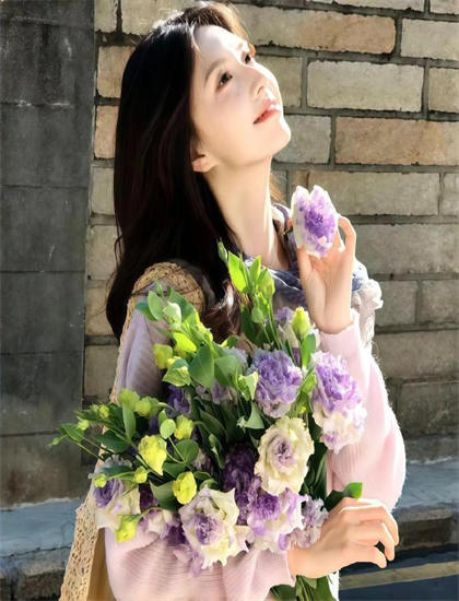 老师嫁老大_秘密关系台剧在线观看_女人踩踏